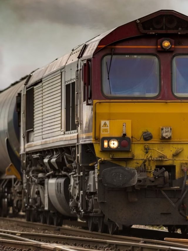 दुनिया के सबसे खतरनाक रेलवे रूट, भूलकर भी मत जाना यहाँ  | Dangerous Train Routes In World